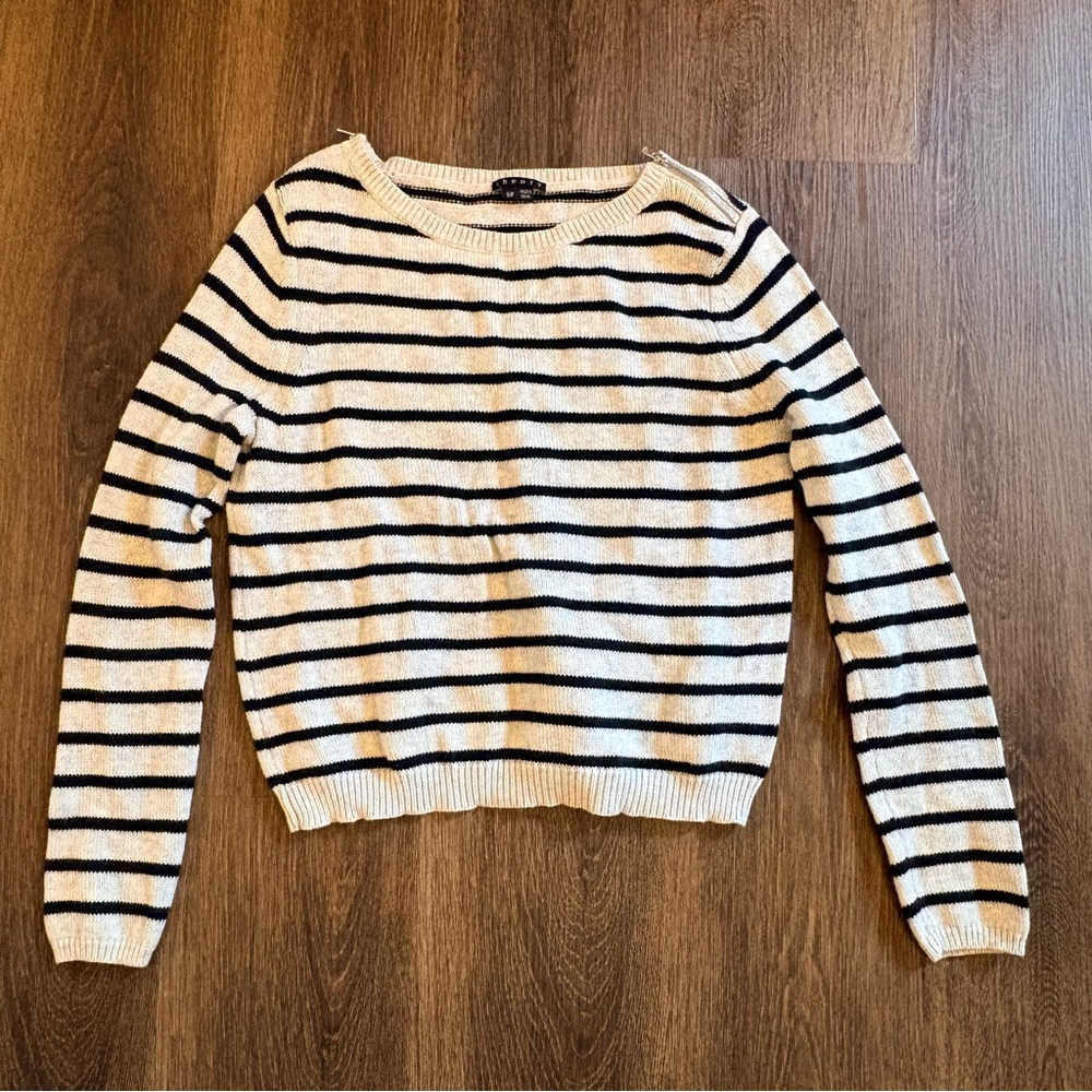 Theory Striped Cashmere Blend Long Sleeve Knit Sweater Top Classic Chic Soft S